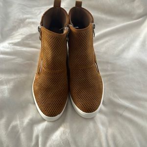 CCOCCI wedge sneakers,‎ in tan color size 6.